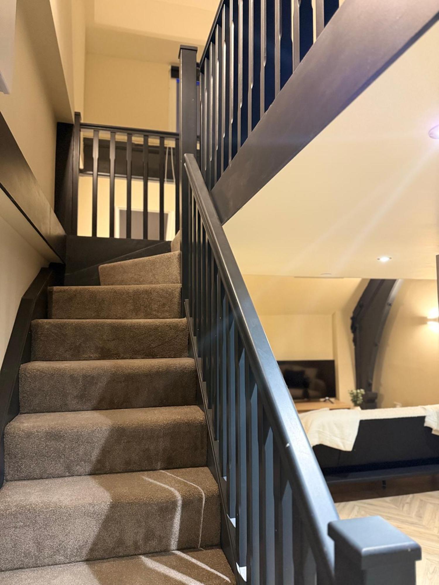 Cosy Mezzanine Leeds Centre Apartment