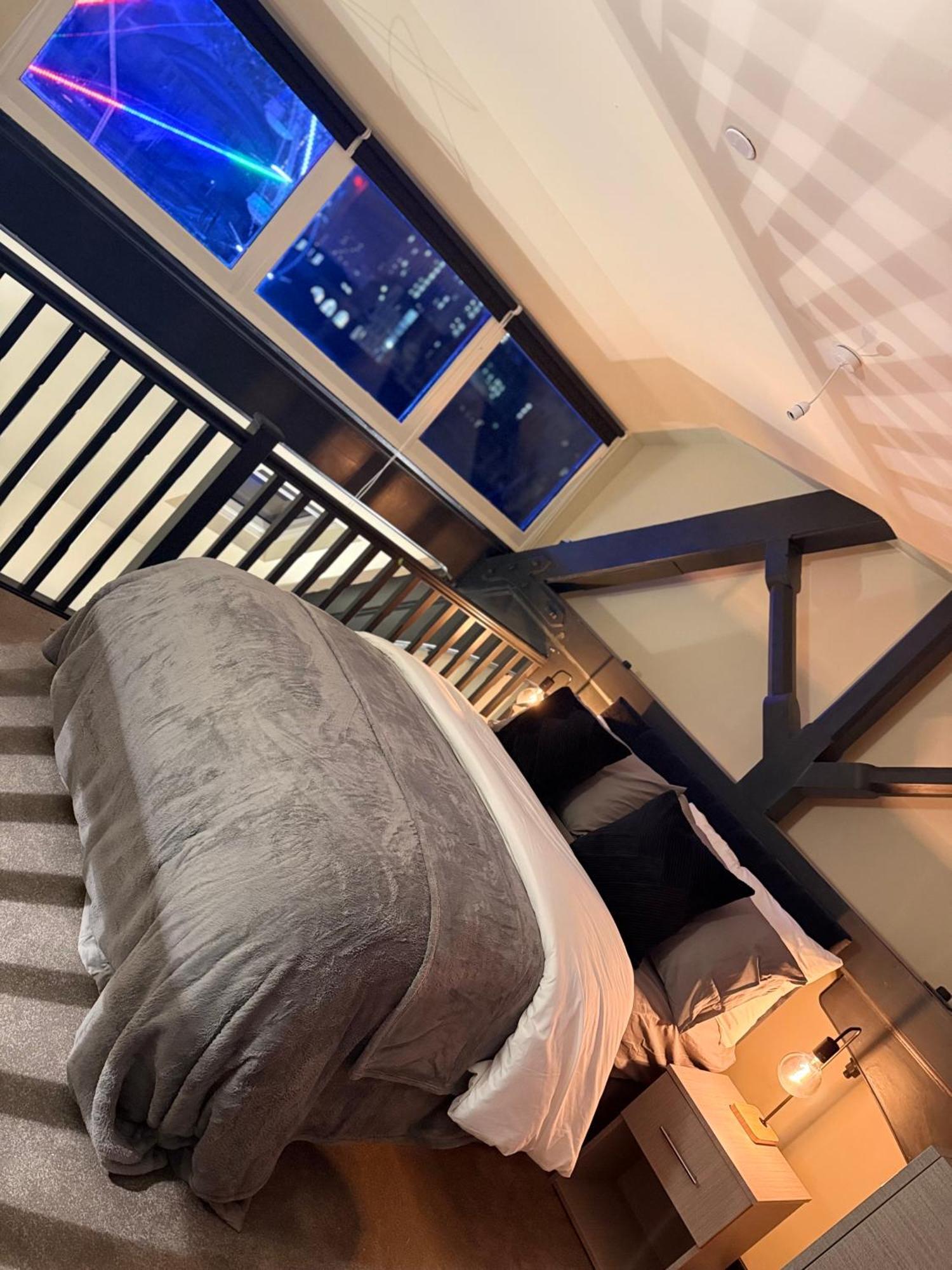 Cosy Mezzanine Leeds Centre *