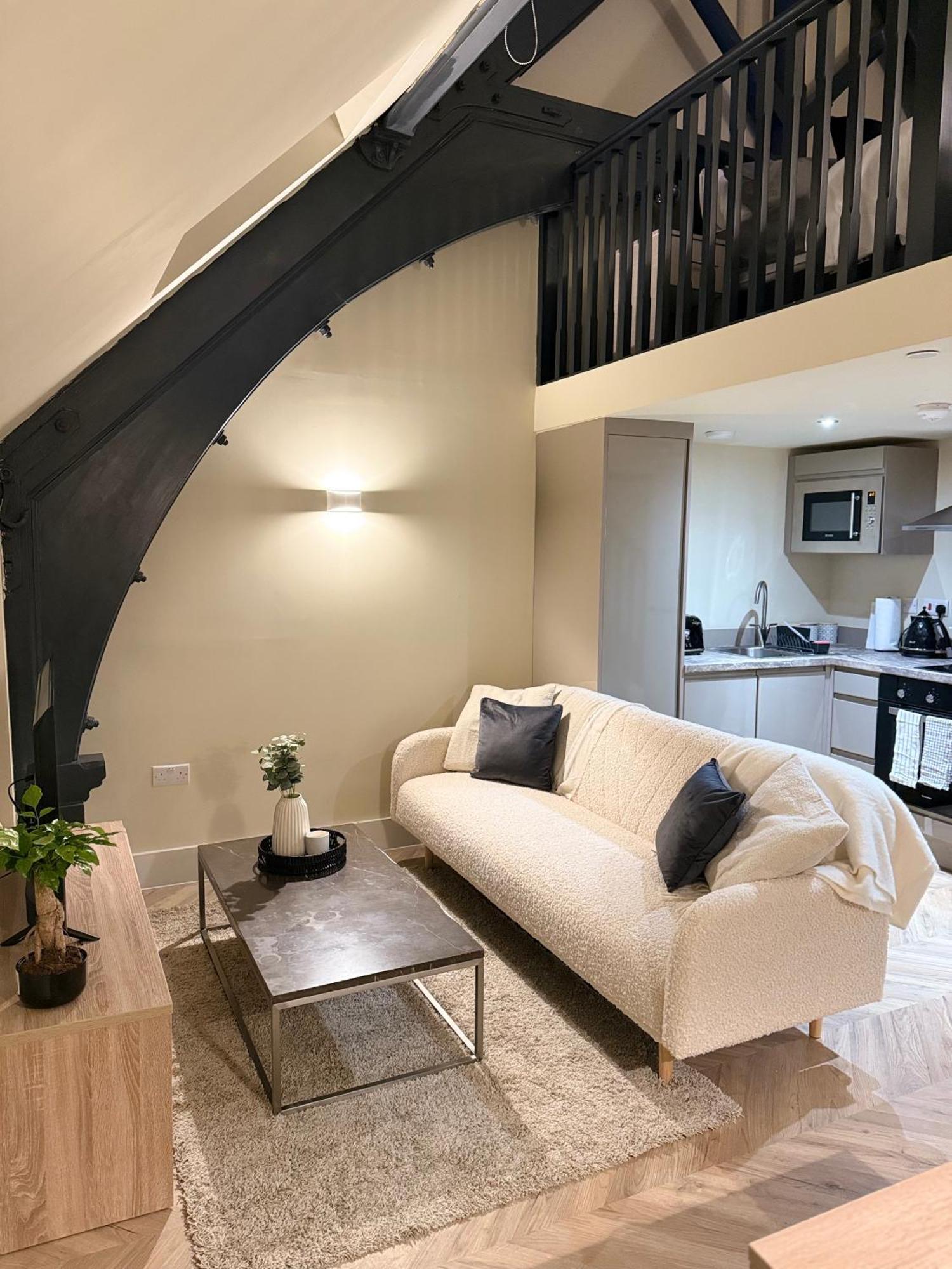 Cosy Mezzanine Leeds Centre *